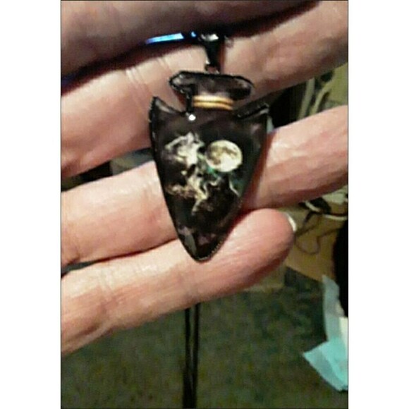 New Men's Arrowhead Shaped Wolf Necklace - 18" chain w/ 2" extension - Picture 9 of 9